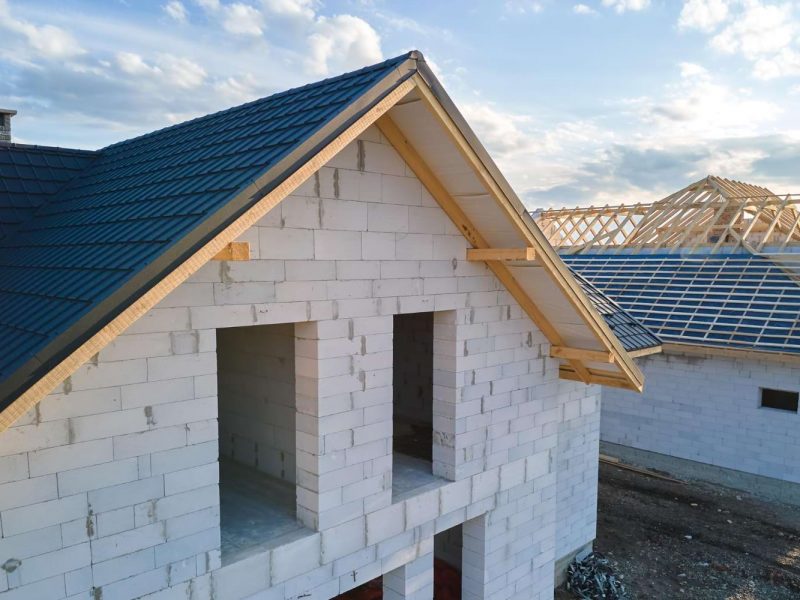 Budowa domu – etapy, koszty i znaczenie stanu surowego