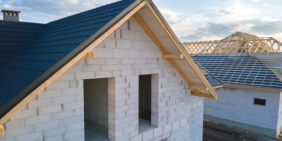 Budowa domu – etapy, koszty i znaczenie stanu surowego